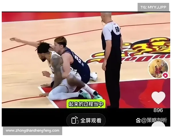 TT抢篮板时肘击到尚帕尼头部，被吹罚二级恶犯直接驱逐