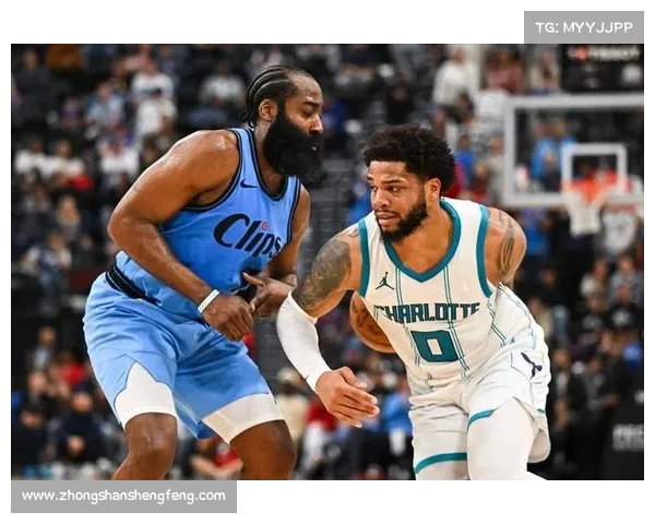 丝滑小连招🤩哈登赛前热身自抛自扣+三分 随后为球迷签名